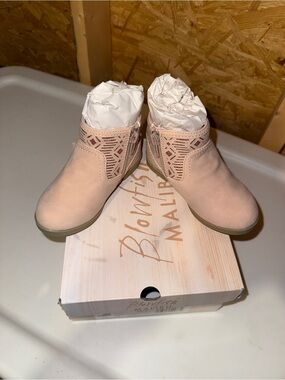 Girls' Blowfish Malibu Sugar Pink Cutout Ankle Boots with Side Zip